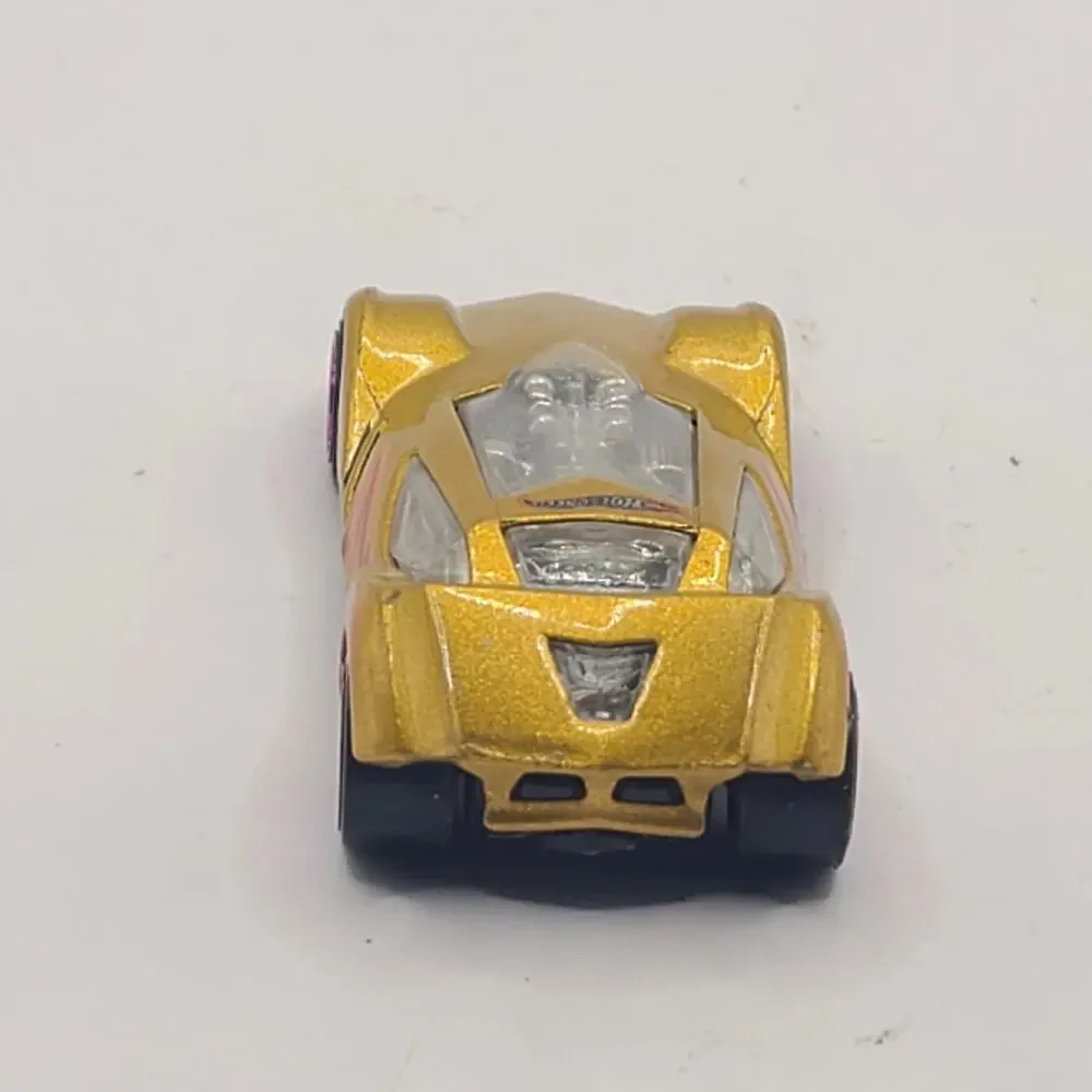 Hot Wheels Gold Sinistra 1:64 Diecast Car Mattel 2002 Loose Toy